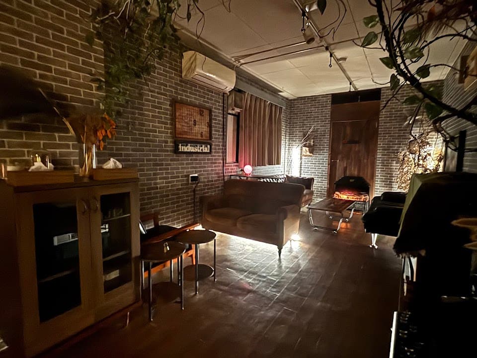 SILK NAGOYA 栄店【シーシャ専門店(Hookah Lounge)】