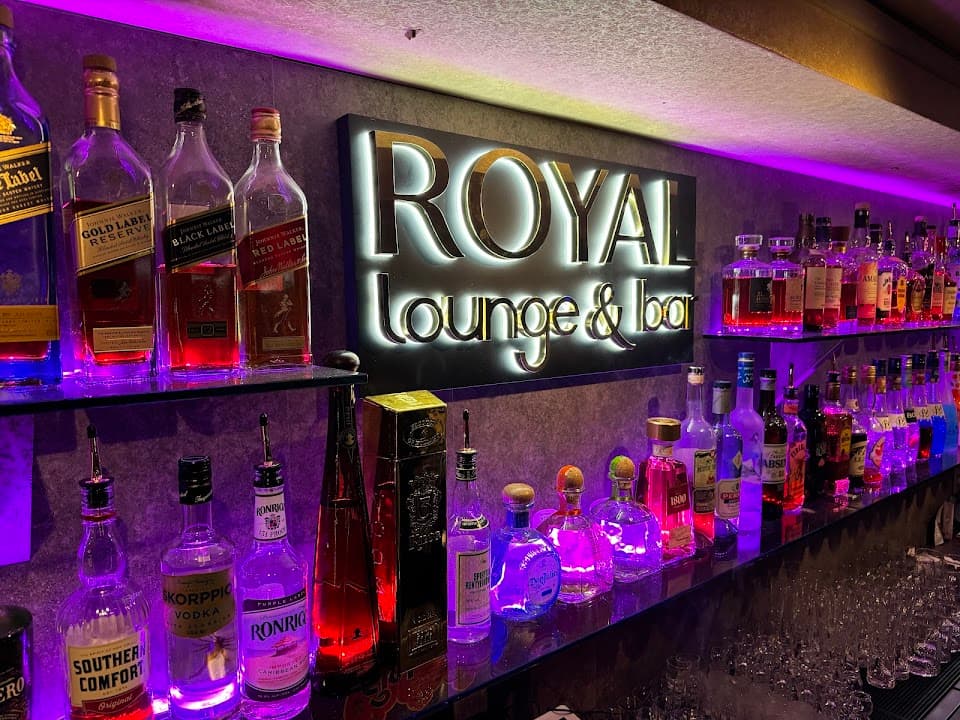 Royal Lounge & Bar ローヤル ラウンジ & バー