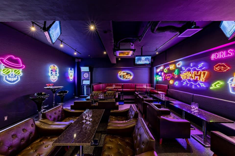 Bar King シーシャ・カラオケ・ダーツ