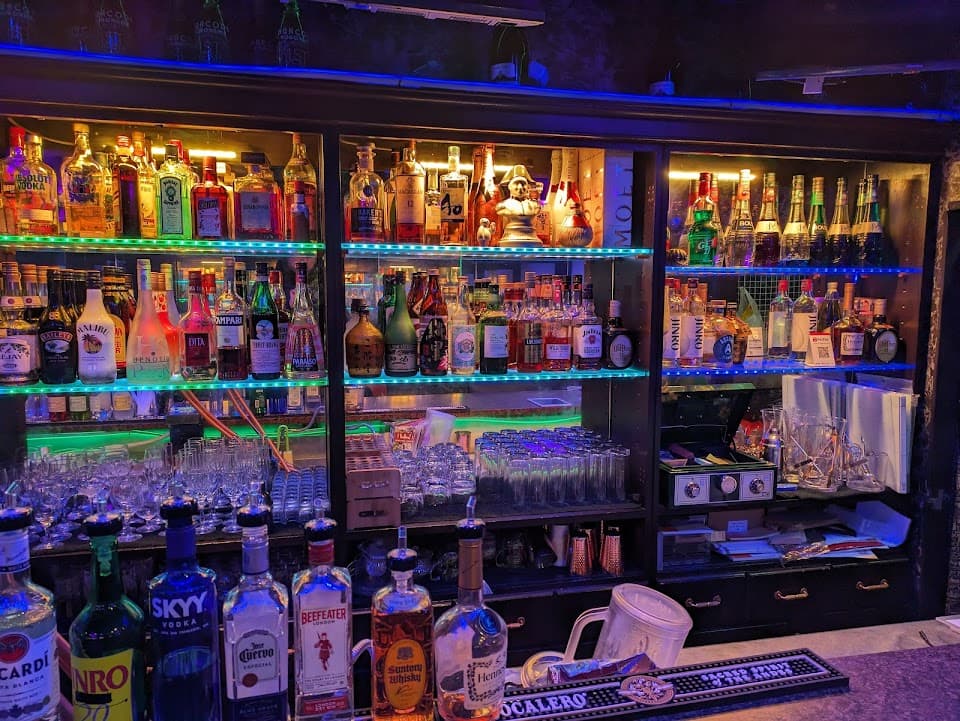 BAR CODE Yokohama シーシャ&ダーツ、カラオケ