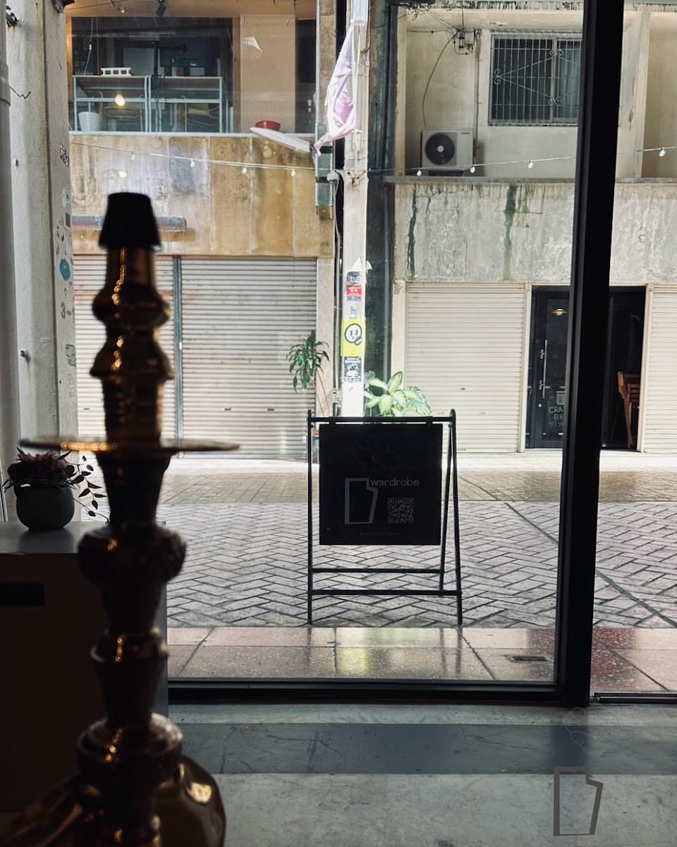 shisha cafe wardrobe